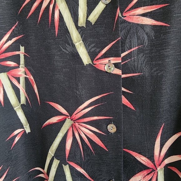 Tommy Bahama 100% Silk Casual Button Down Short Sleeve Top, Sz L - Picture 3 of 11